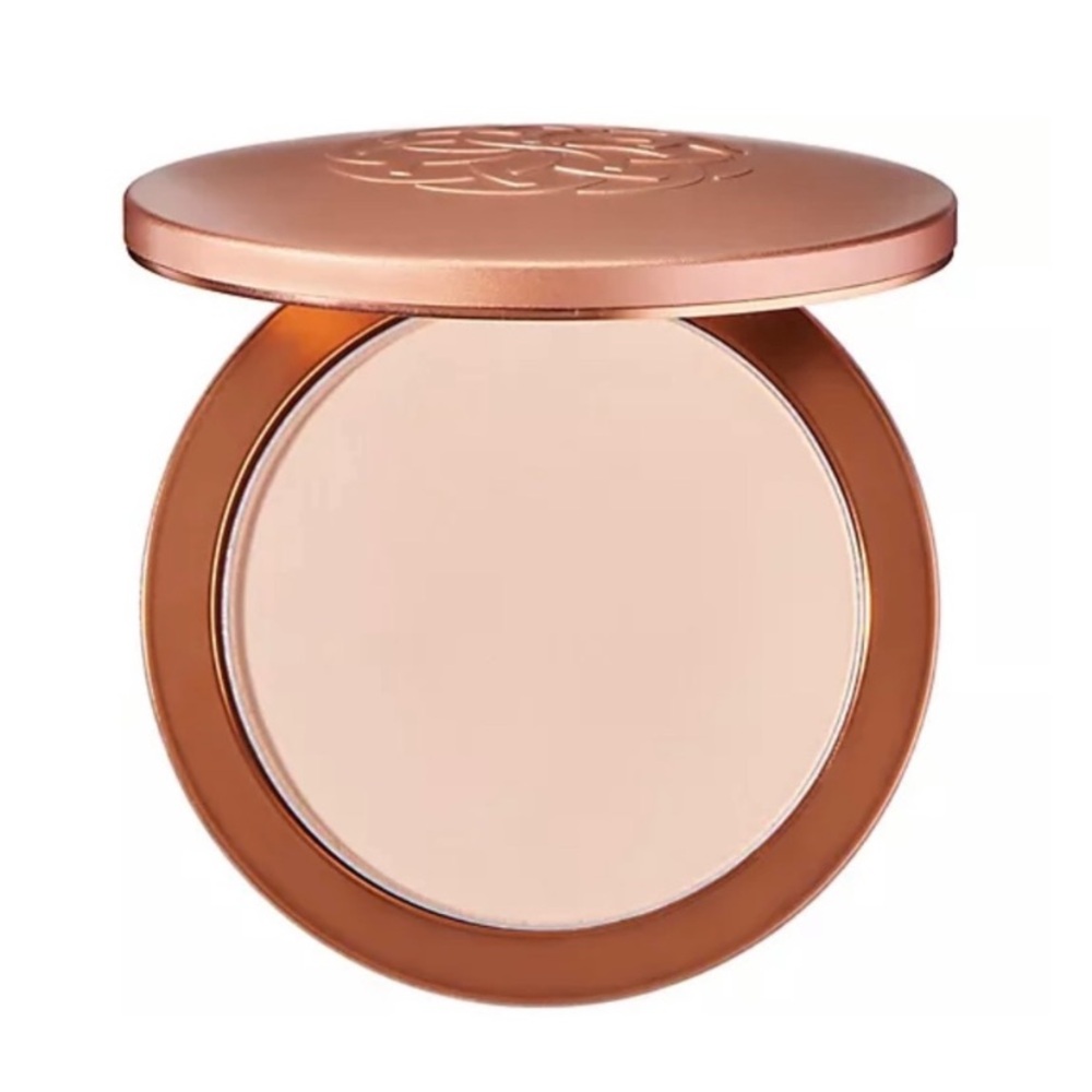 ⚫️ Yensa SUPER SERUM SILK PRESSED POWDER FOUNDATION in Shade Fair 2 - Picture 7 of 9